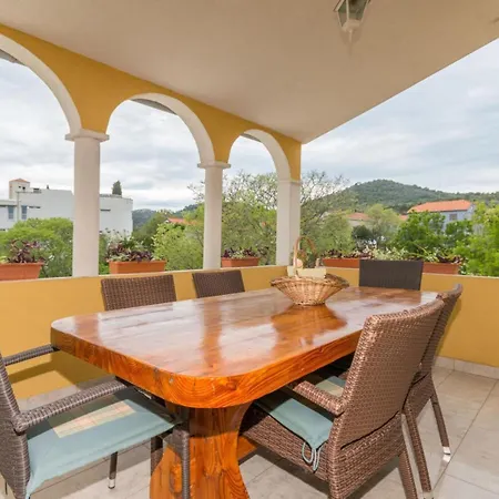 Διαμέρισμα New With An Amazing Pool *