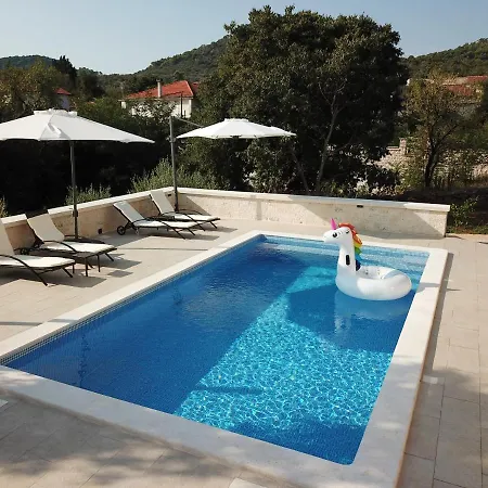 New With An Amazing Pool * Sali