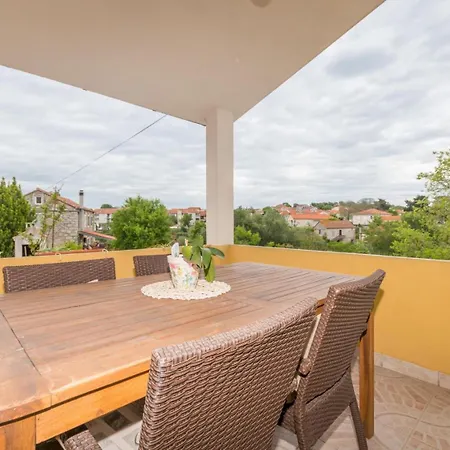 Apartment New With An Amazing Pool Sali