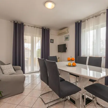 New With An Amazing Pool Apartment Sali
